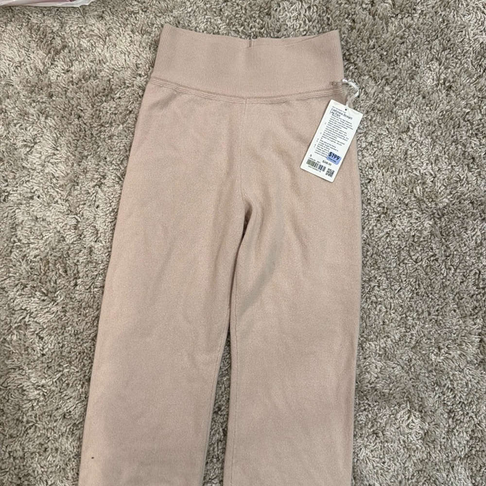 Lululemon cashmere pant size S NWT!